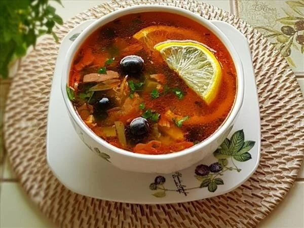 Солянка сборная мясная