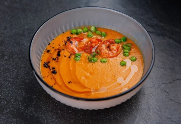 Чечевичный суп-пюре с креветкой