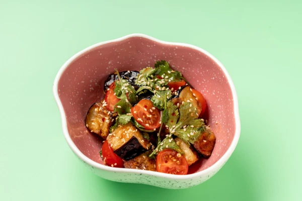 Салат с хрустящими баклажанами