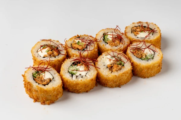 Теплый ролл с лососем 