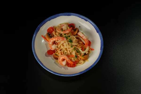 Вок с креветками