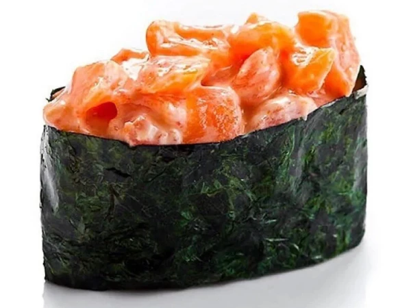 Гункан с лососем