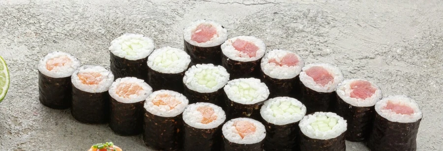 Маки ролл с авокадо