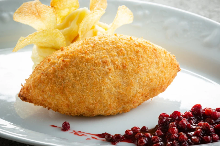 Котлета по-Киевски с брусничным соусом