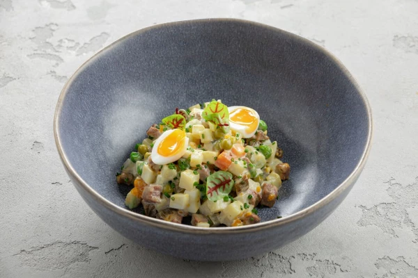 Оливье с мраморным ростбифом