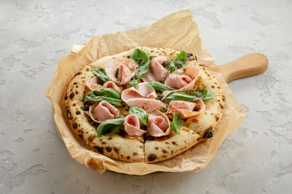 Пицца с мортаделлой и фисташковым кремом