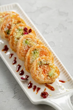 Ролл темпура с лососем, авокадо и сливочным сыром