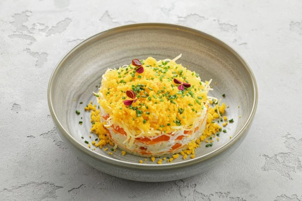 Салат мимоза с лососем шеф-посола и икрой тобико