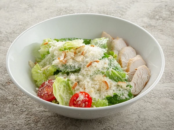Салат Цезарь с куриным филе