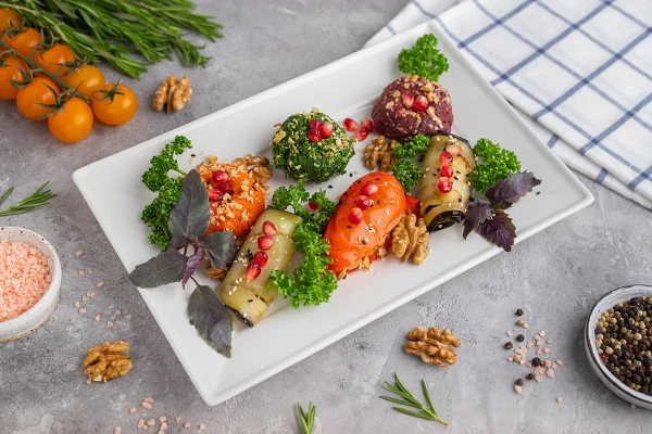 Ассорти их грузинских пхали с чесночком и грецкими орехами