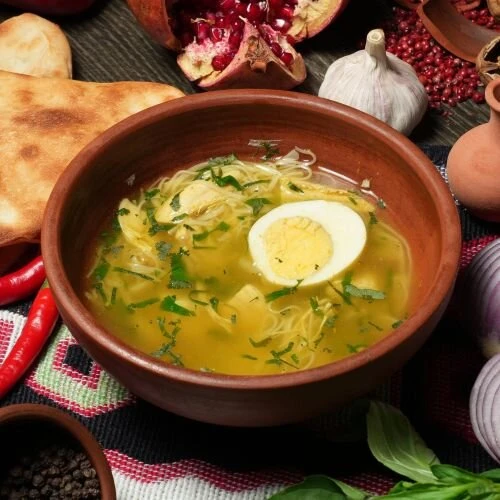 Бульон куриный с домашней лапшой 