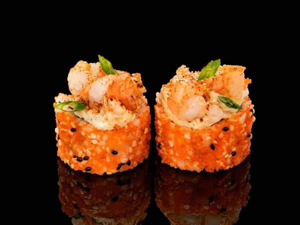 Запеченный ролл с креветкой и горгонзолой