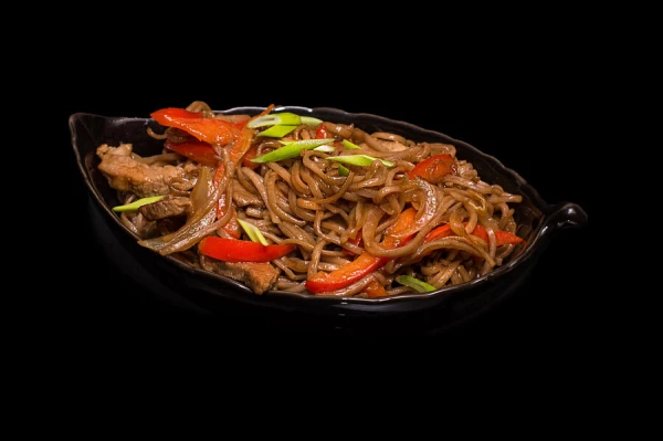 Соба с курицей и овощами