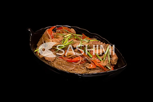 Стеклянная лапша с курицей и овощами