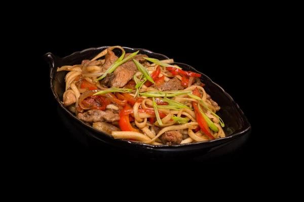 Удон с курицей и овощами