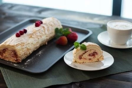 Малина/ Меренговый рулет 100 г