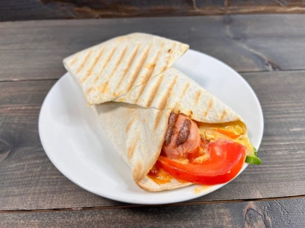 З_ Тортилья-ролл с сыром чеддер и сосиской 190 г