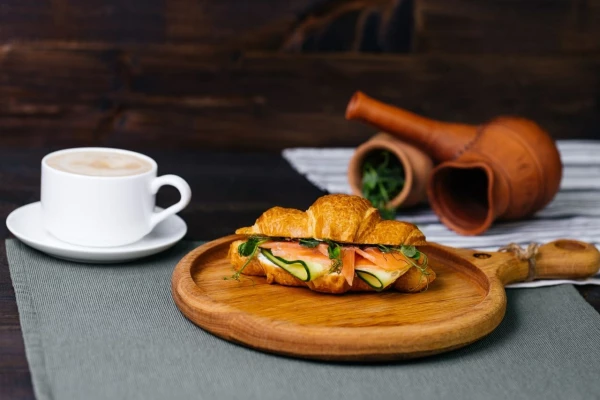 З_ Круассан с кетой и соусом тар тар 180 г 