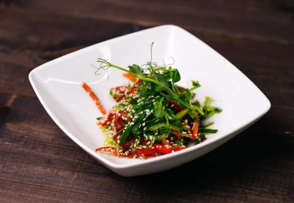 Салат чука с яблоком и перцем в ореховом соусе 120 г