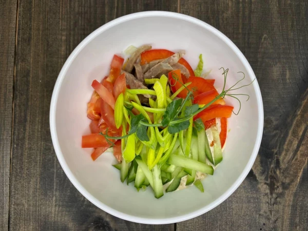 Салат с языком и болгарским перцем 120 г