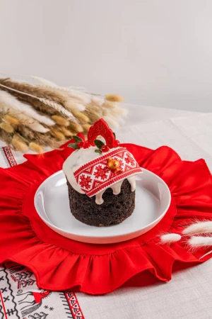 Кулич шоколадный "В кокошнике"