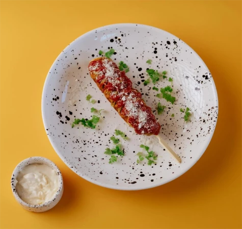 КОРНДОГ С СОСИСКОЙ И СЫРОМ