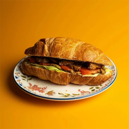 Круассан с цыпленком