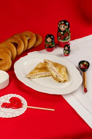 Блинчик с моцареллой и ветчиной