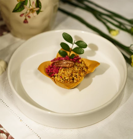 Хрустящая корзинка с жареной ранеткой