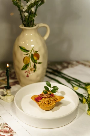 Хрустящая корзинка с жареной ранеткой