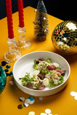 Салат Оливье с ростбифом