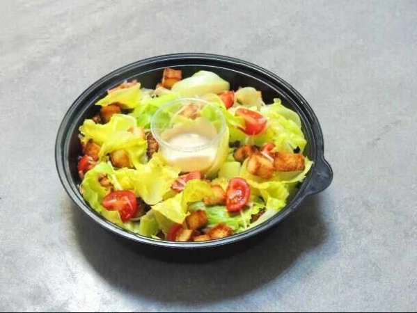Салат Цезарь с курицей
