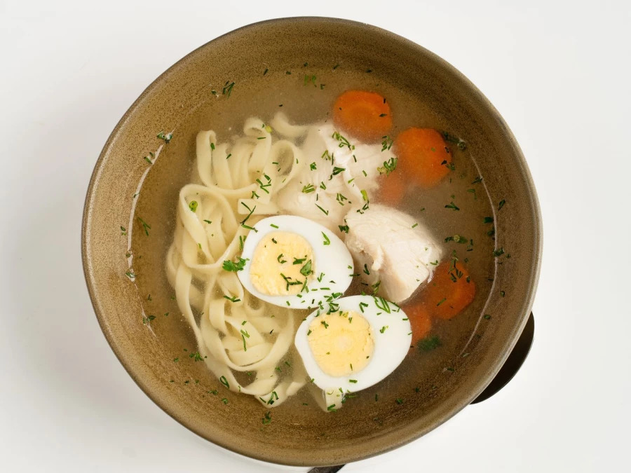 Немецкая лапша с курицей и яйцом