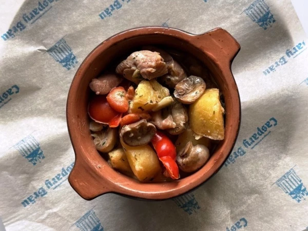 Жаркое из кролика в сметанном соусе