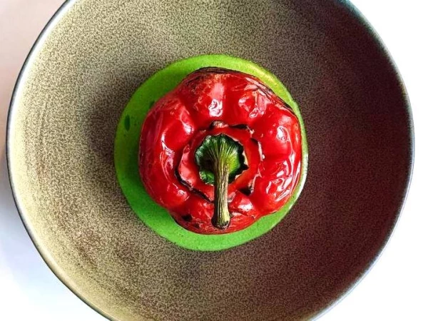 Запеченный перец с овощным рататуем