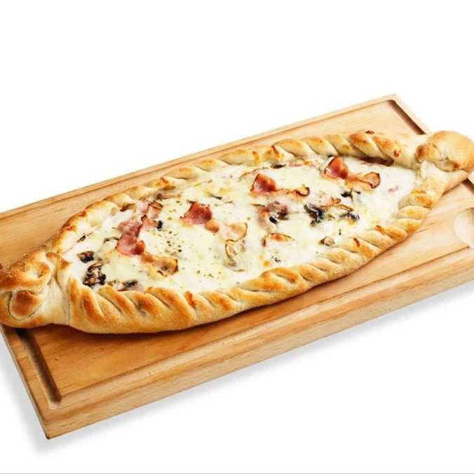 Лодочка с беконом и сыром
