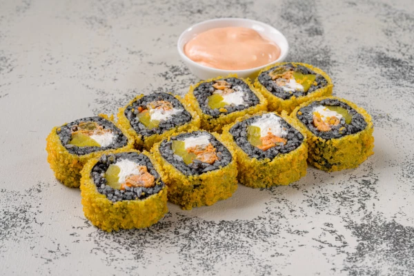 Жареный ролл с мидиями 8 шт.