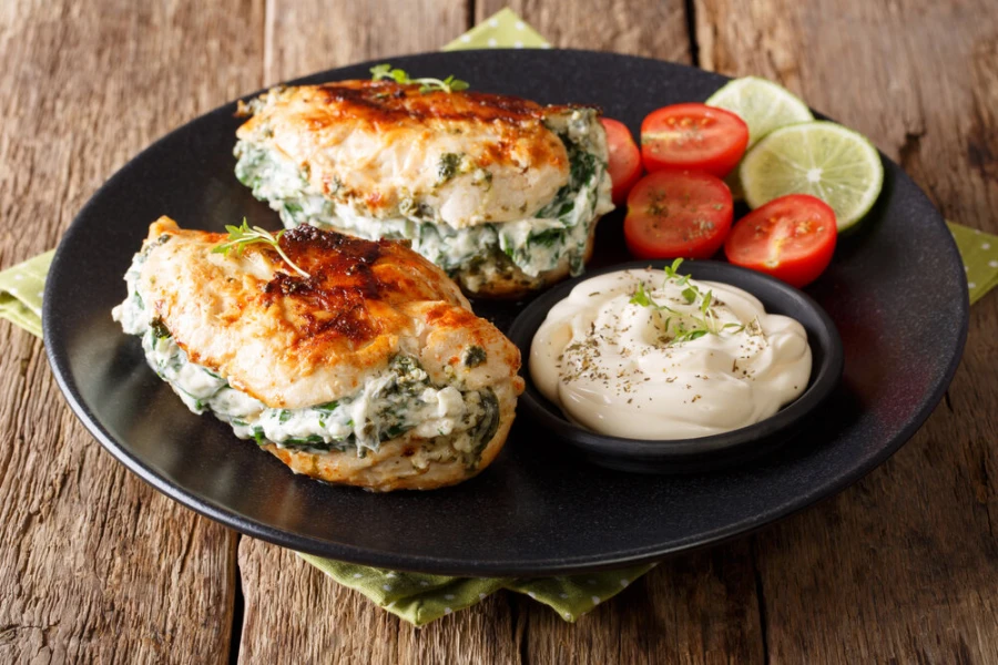 Куриная грудка, фаршированная шпинатом и сыром