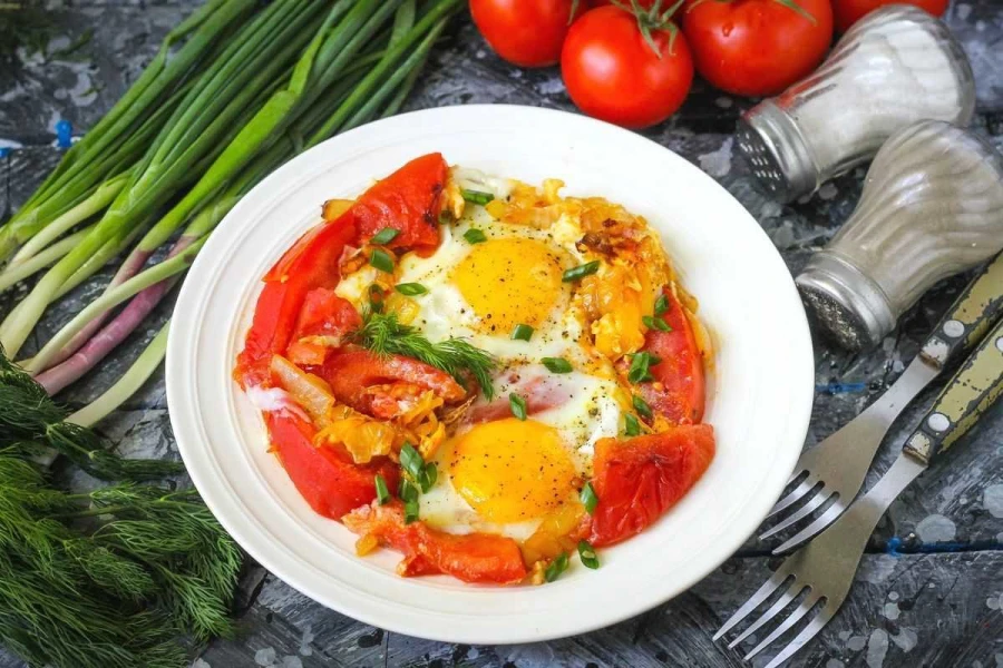 Глазунья с овощами