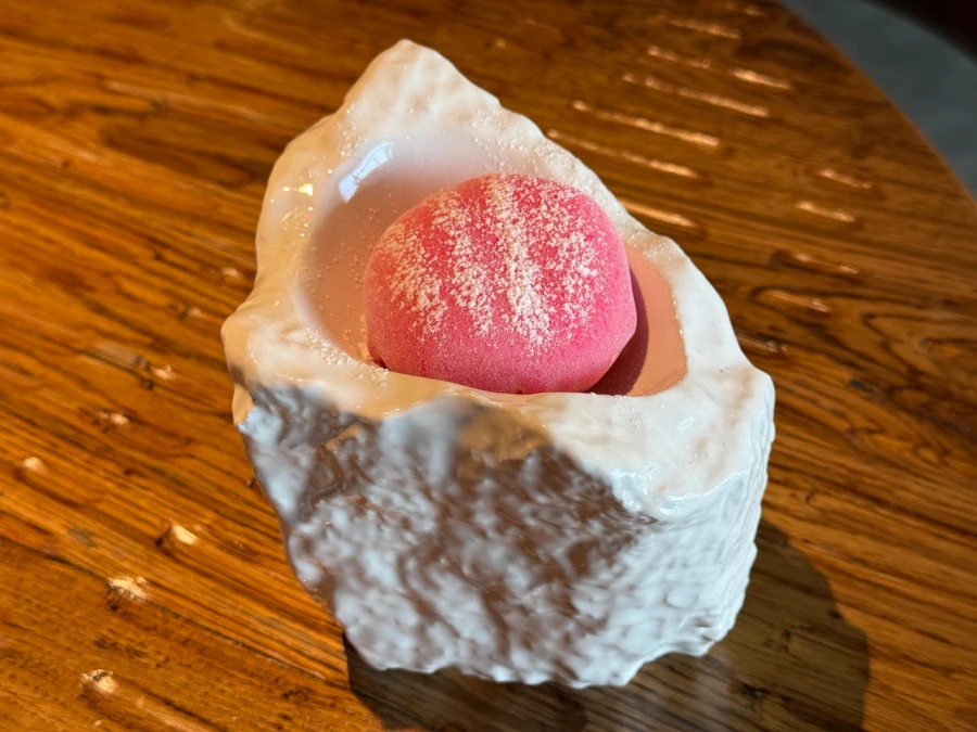 Моти «Клубника-юдзу» в сливочном креме