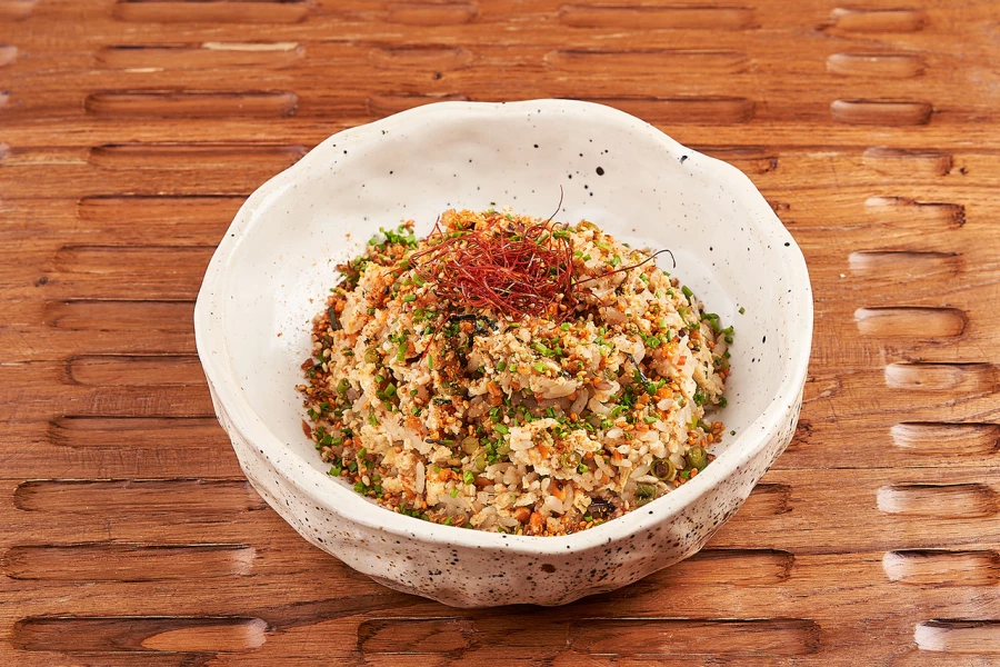 Жареный рис с овощами