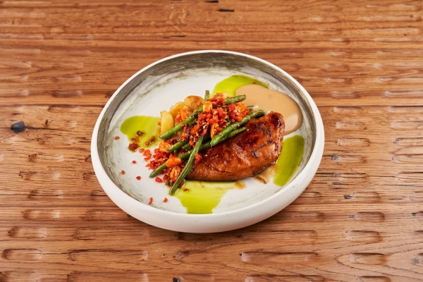 Стейк из цыпленка, кенийская фасоль, бейби картофель.