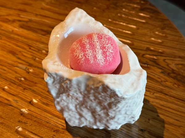 Моти «Клубника-юдзу» в сливочном креме