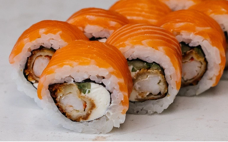 Филадельфия темпурная креветка ролл