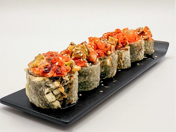 Темпурный ролл с лососем