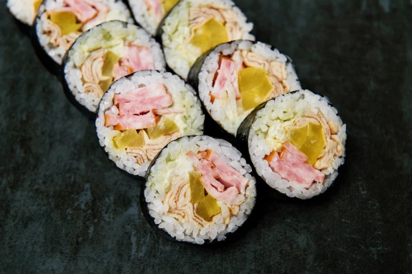 Кимпаб с колбасками