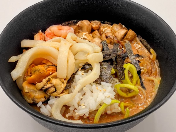 Том Ям с морем