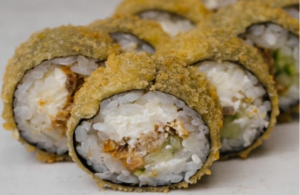 Темпурный ролл с лососем терияке