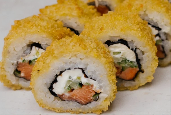 Темпурный ролл с лососем 