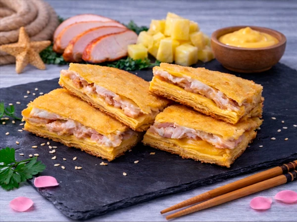 Кесадия с курицей и ананасом